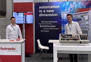 Pascal Bohmann und René Elling (v.l.) werden in Friedrichshafen Rede und Antwort stehen zu Fragen rund um Automatisierungskonzepte und -lösungen von futronic. (Foto: futronic)